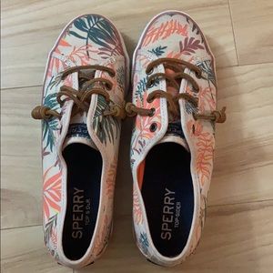 Women’s Floral print Sperry shoes